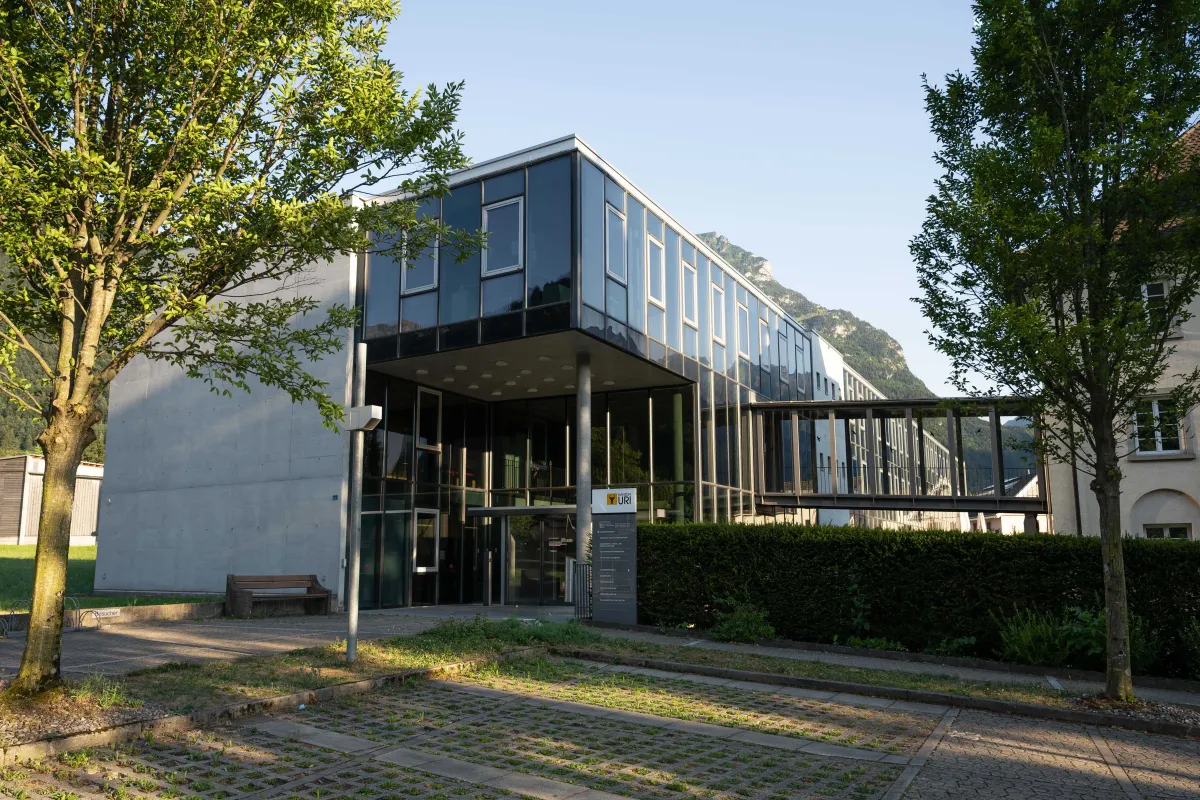 UR Verwaltungsgebaeude aussen